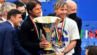 Conte kembali ke persepakbolaan Italia dengan melatih Inter Milan yang kemudian diantarnya meraih Scudetto musim 2020/2021 -- musim keduanya di klub tersebut. Foto: AFP/MIGUEL MEDINA