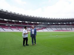 Erick Thohir Bersama FIFA, Cek Rumput GBK Jelang Indonesia Vs China