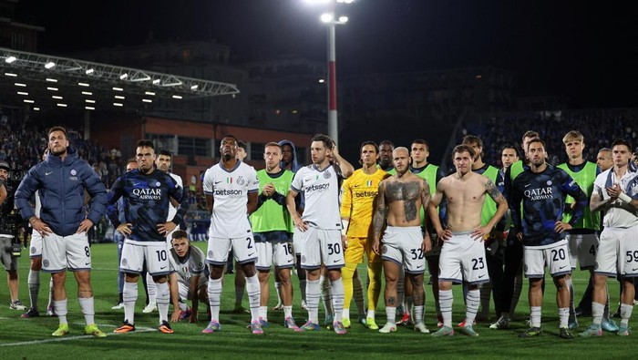 Soccer Football - Serie A - Como v Inter Milan - Stadio Giuseppe Sinigaglia, Como, Italy - May 23, 2025 Inter Milan players react after the match REUTERS/Claudia Greco     TPX IMAGES OF THE DAY