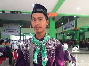 Gantikan Bapaknya, Dian Mamora Jadi Calon Haji Termuda Embarkasi Solo Gantikan Bapaknya, Dian Mamora Jadi Calon Haji Termuda Embarkasi Solo
