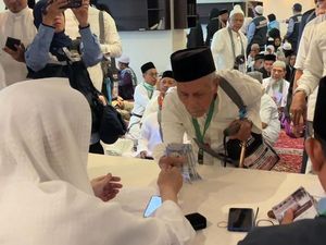 Masya Allah! Jemaah Haji Aceh Terima Uang Saku 2.000 Riyal dari Wakaf Baitul Asyi Masya Allah! Jemaah Haji Aceh Terima Uang Saku 2.000 Riyal dari Wakaf Baitul Asyi