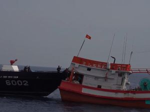 Video: Aksi KKP Tangkap 2 Kapal Ikan Asing di Natuna Utara Video: Aksi KKP Tangkap 2 Kapal Ikan Asing di Natuna Utara