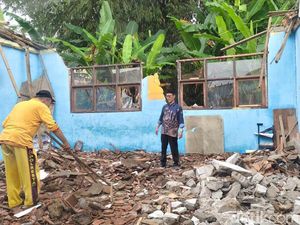 Atap Ruang Kelas MTs di Sukabumi Ambruk gegara Cuaca Ekstrem