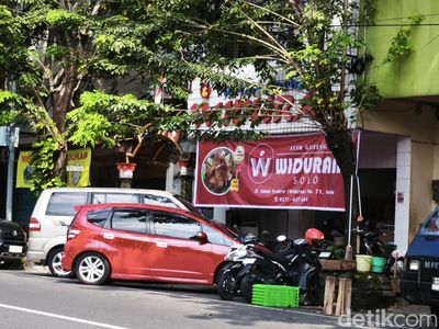 Penampakan Ayam Widuran Solo Ditutup Pemkot Akibat Bahan Nonhalal