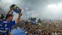 Lautan Bobotoh Rayakan Persib Juara di Stadion GBLA