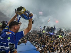 Ucapan Selamat dari Solo untuk Bandung yang Lagi Pesta Juara Ucapan Selamat dari Solo untuk Bandung yang Lagi Pesta Juara