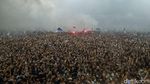 Lautan Bobotoh Rayakan Persib Juara di Stadion GBLA