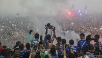 Gol Persib dicetak Gustavo Franca, Tyronne del Pino dan David da Silva. Sementara gol Persis dicetak Lautaro Belleggia dan Sho Yamamoto.