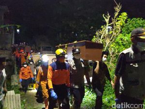 Akhir Pilu Pencarian 6 Korban Longsor Trenggalek Akhir Pilu Pencarian 6 Korban Longsor Trenggalek