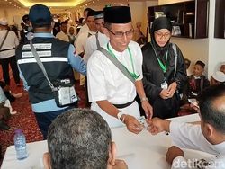 Momen Penuh Senyum Jemaah Haji Aceh Terima 2.000 Riyal dari Baitul Asyi