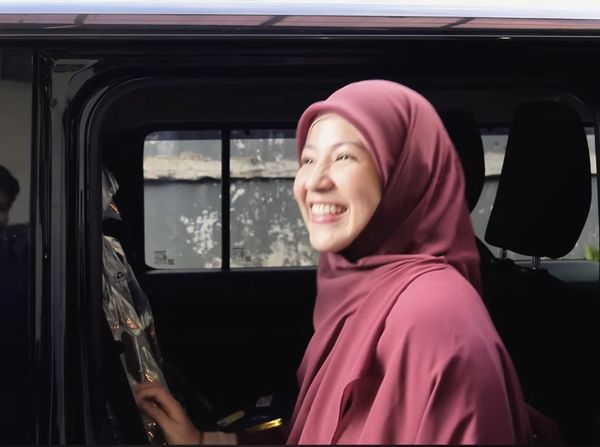 Momen Desta dan Anak-anak Beri Kejutan Mobil Baru Buat Natasha Rizki