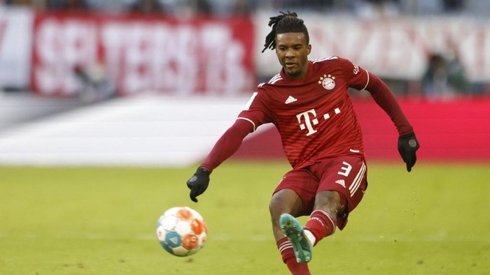 Omar Richards Bayern Munich's English defender Omar Richards controls the ball during the German first division Bundesliga football match between Bayern Munich and SpVgg Greuther Fuerth in Munich, southern Germany on February 20, 2022. (Photo by MICHAELA REHLE / AFP) / DFL REGULATIONS PROHIBIT ANY USE OF PHOTOGRAPHS AS IMAGE SEQUENCES AND/OR QUASI-VIDEO
