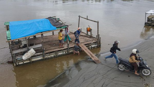 Perahu Pincara, Nadi Penghubung Warga Muara Sampara Konawe