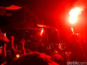 Euforia Bobotoh Mengawal Sang Juara! Euforia Bobotoh Mengawal Sang Juara!