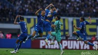 Kemenangan ini menyempurnakan pesta perayaan Persib Bandung sebagai juara Liga 1 2024/2025.