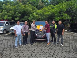 Polda Metro Serahkan Mobil Pelat Palsu Terkait Kasus di Polres Pangkalpinang Polda Metro Serahkan Mobil Pelat Palsu Terkait Kasus di Polres Pangkalpinang