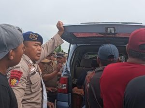 Kapal Tenggelam Dihantam Ombak di Banyuwangi, 1 Nelayan Tewas-2 Hilang Kapal Tenggelam Dihantam Ombak di Banyuwangi, 1 Nelayan Tewas-2 Hilang