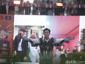 Video: Senangnya Fajar Noor Tampil di Acara Pencanangan HUT DKI Jakarta Video: Senangnya Fajar Noor Tampil di Acara Pencanangan HUT DKI Jakarta