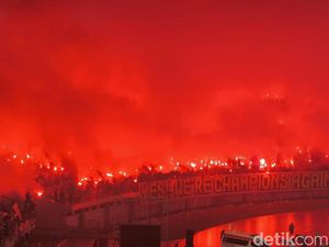 Stadion GBLA Memerah Usai Persib Vs Persis Stadion GBLA Memerah Usai Persib Vs Persis