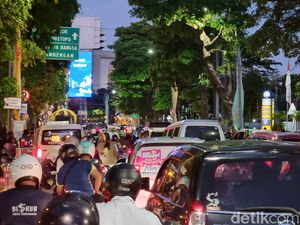 Surabaya Vaganza 2025 Selesai, Lalu Lintas Kota Padat Merayap Surabaya Vaganza 2025 Selesai, Lalu Lintas Kota Padat Merayap