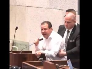 Geger Politikus Israel Dikeluarkan dari Ruangan Saat Ungkap Kondisi Gaza Geger Politikus Israel Dikeluarkan dari Ruangan Saat Ungkap Kondisi Gaza