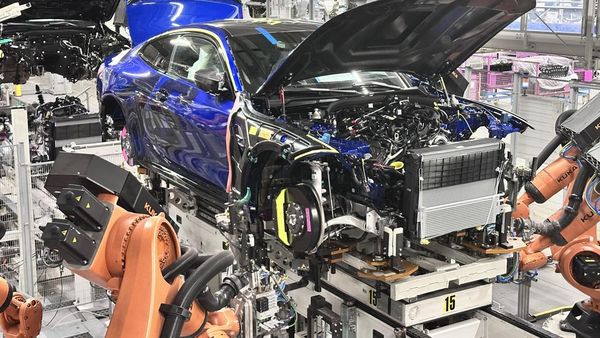 Begini Proses Pembuatan BMW M4 CS Edition VR46 Kado Ultah untuk Rossi