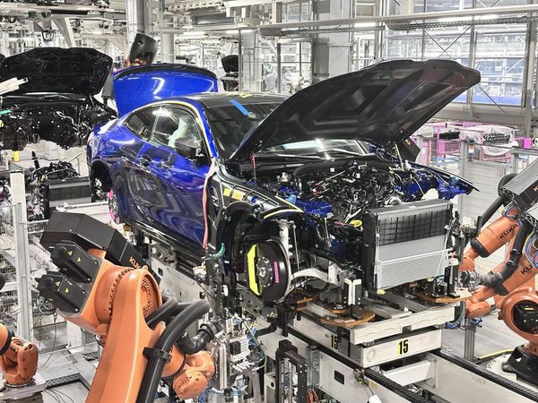 Begini Proses Pembuatan BMW M4 CS Edition VR46 Kado Ultah untuk Rossi