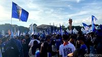 Sukacita Bobotoh Rayakan Persib Juara di Lapangan Tegalega