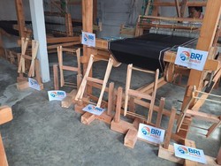 Cluster Unggulan Rumah Ulos di Taput Dapat Bantuan Alat Tenun