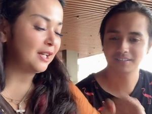Jennifer Ipel dan Ajun Perwira Mesra Kulineran Bak Pengantin Baru Jennifer Ipel dan Ajun Perwira Mesra Kulineran Bak Pengantin Baru