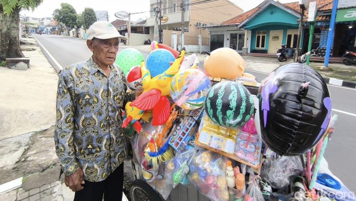 Juhri pedagang mainan di Kuningan Juhri pedagang mainan di Kuningan