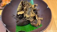 Rendang Pipi hingga Ayam Bakar Rabeg Berempah Nikmat di Hotel Bintang Lima