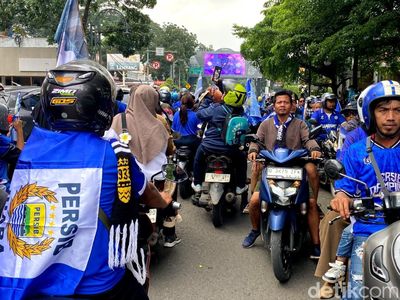 Pesta Bobotoh Rayakan Persib Juara di Jalanan Bandung