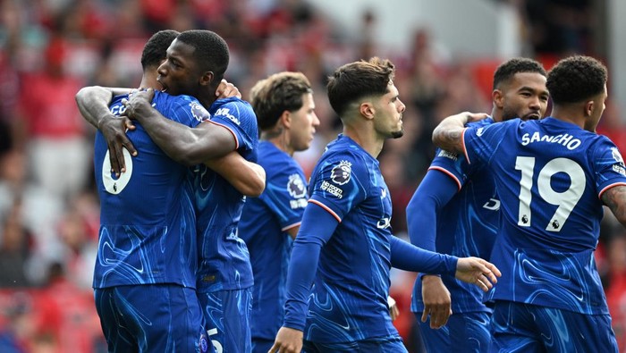 NOTTINGHAM, ENGLAND - MAY 25: Levi Colwill of Chelsea celebrates scoring his teams first goal with teammate Moises Caicedo during the Premier League match between Nottingham Forest FC and Chelsea FC at City Ground on May 25, 2025 in Nottingham, England. (Photo by Darren Walsh/Chelsea FC via Getty Images)