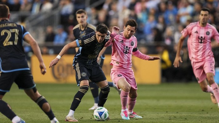 Lionel Messi May 24, 2025; Chester, Pennsylvania, USA; Inter Miami forward Lionel Messi (10) and Philadelphia Union midfielder Jovan Lukić (4) battle for the ball during the first half at Subaru Park. Mandatory Credit: Caean Couto-Imagn Images