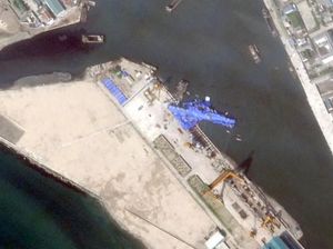 Kim Jong Un Tahan 3 Pejabat Korut gegara Peluncuran Kapal Perang Gagal Kim Jong Un Tahan 3 Pejabat Korut gegara Peluncuran Kapal Perang Gagal