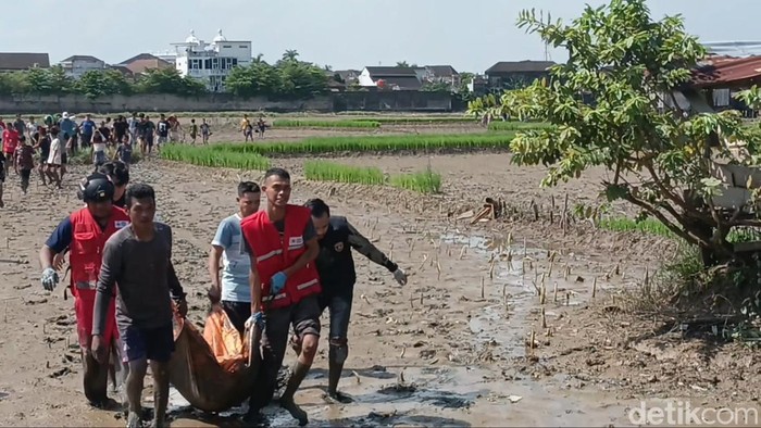Pencari belut didapatkan tewas di tengah sawah Palembang