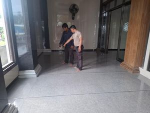 Gegara iPhone 13 di Masjid Pria Lamongan Ini Diringkus Polisi Gegara iPhone 13 di Masjid Pria Lamongan Ini Diringkus Polisi