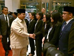Prabowo Tiba di Malaysia Jelang KTT Ke-46 ASEAN, Disambut Antusias Diaspora