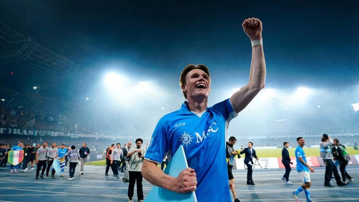Soccer Football - Serie A - Napoli v Cagliari - Stadio Diego Armando Maradona, Naples, Italy - May 23, 2025 Napolis Scott McTominay celebrates after winning Serie A REUTERS/Matteo Ciambelli