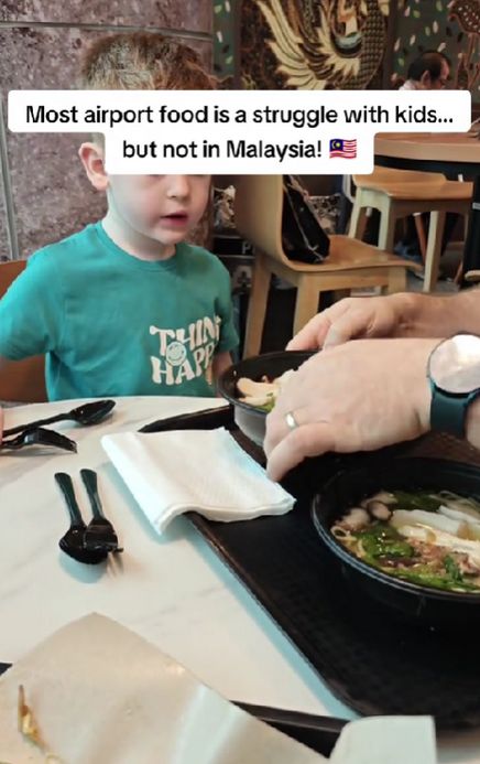 Turis Ini Puji Makanan di Bandara Malaysia Enak, Netizen Malaysia Bangga