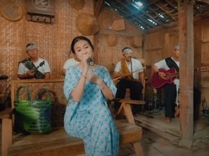Lirik Lagu Sinarengan Trending Dinyanyikan Sasya Arkhisna Lirik Lagu Sinarengan Trending Dinyanyikan Sasya Arkhisna