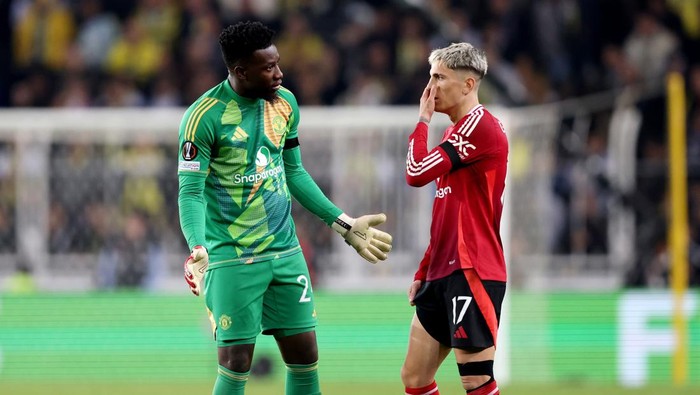 ISTANBUL, TURKEY - OCTOBER 24: Andre Onana and Alejandro Garnacho of Manchester United speak during the UEFA Europa League 2024/25 League Phase MD3 match between Fenerbahce SK and Manchester United at Fenerbahce Suekrue Saracoglu Spor Kompleksi on October 24, 2024 in Istanbul, Turkey. (Photo by Ahmad Mora - UEFA/UEFA via Getty Images)