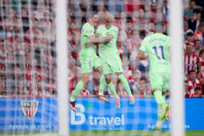 2217008668 BILBAO, SPAIN - MAY 25: Robert Lewandowski of FC Barcelona celebrates after scoring his teams first goal during the LaLiga EA Sports match between Athletic Club and FC Barcelona at Estadio de San Mames on May 25, 2025 in Bilbao, Spain. (Photo by Ion Alcoba Beitia/Getty Images)