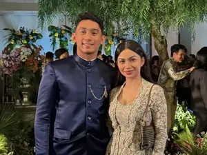 Gaya Ariel Tatum Kondangan Bareng Daffa Wardhana, Tampil Sederhana Berkebaya Gaya Ariel Tatum Kondangan Bareng Daffa Wardhana, Tampil Sederhana Berkebaya