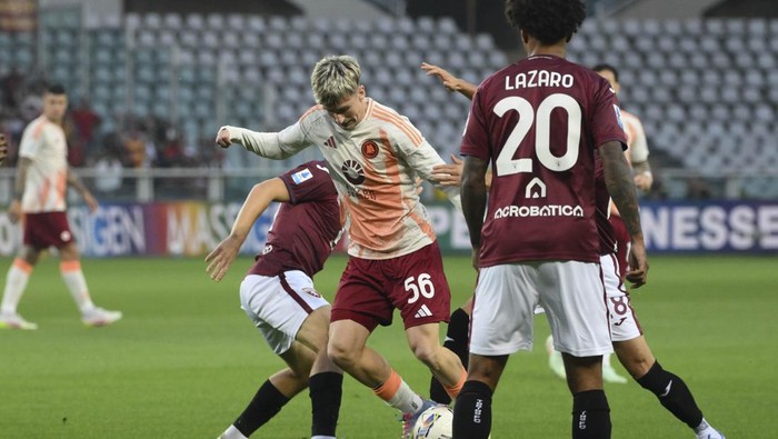 TURIN, ITALY - MAY 25: AS Roma player Alexis Saelemaekers in action during the Serie A match between Torino and AS Roma at Stadio Olimpico di Torino on May 25, 2025 in Turin, Italy. (Photo by Luciano Rossi/AS Roma via Getty Images)