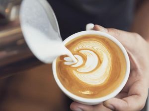 Diseruput atau Diteguk? Begini Cara Minum Kopi Sesuai Jenisnya Diseruput atau Diteguk? Begini Cara Minum Kopi Sesuai Jenisnya