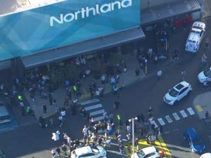 Dunia Hari Ini: Penjualan Golok Dilarang di Melbourne Setelah Insiden di Mal Dunia Hari Ini: Penjualan Golok Dilarang di Melbourne Setelah Insiden di Mal