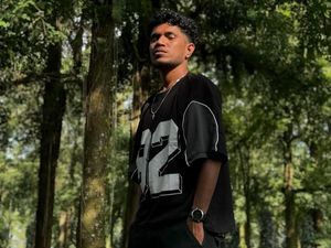 Eno Smaper Siap Bikin Geger FYP Lagi dengan Single Baru Eno Smaper Siap Bikin Geger FYP Lagi dengan Single Baru