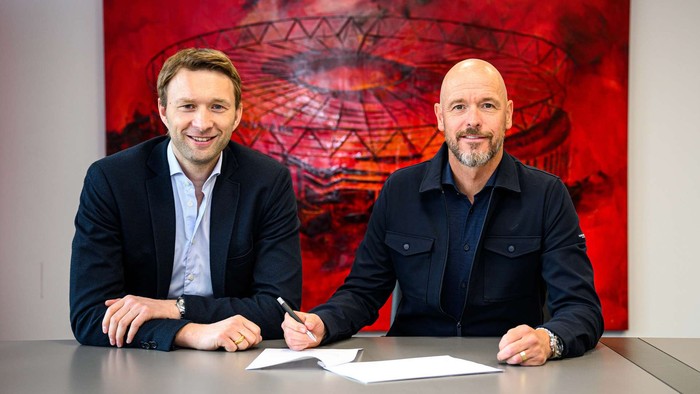 Bayer 04 Leverkusen
Bundesliga: Saison 2024_2025
22.05.2025
Vertragsunterschrift, Erik Ten